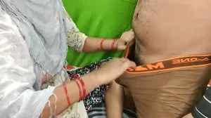 काॅलेज टिचर वाईफ और उसके पती का हाॅस्टेल रुम के अंदर डाॅगी स्टाईल चुदाई